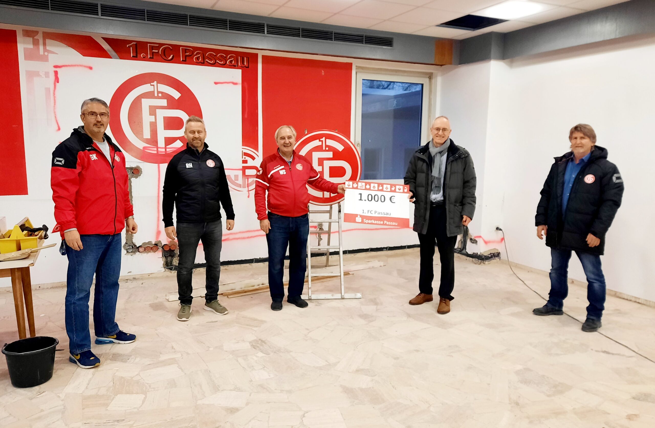 Sparkasse Passau spendet €1.000,- für Umbau des Vereinsheims des 1. FC Passau